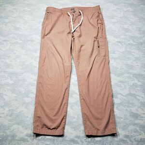 Vuori Women's Cropped Pants in Tan